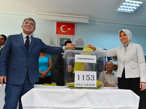 "Bugün İlk Defa Türkiye Halk Oylaması ile Cumhurbaşkanını Seçecek; Bunun Türkiye İçin Hayırlı Olmasını Temenni Ediyorum"
